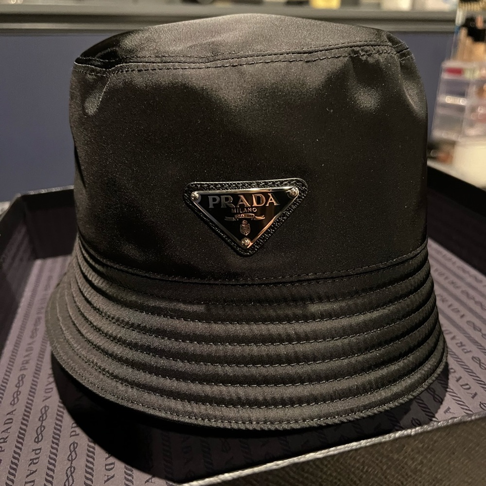 PRADA BUCKET HAT
